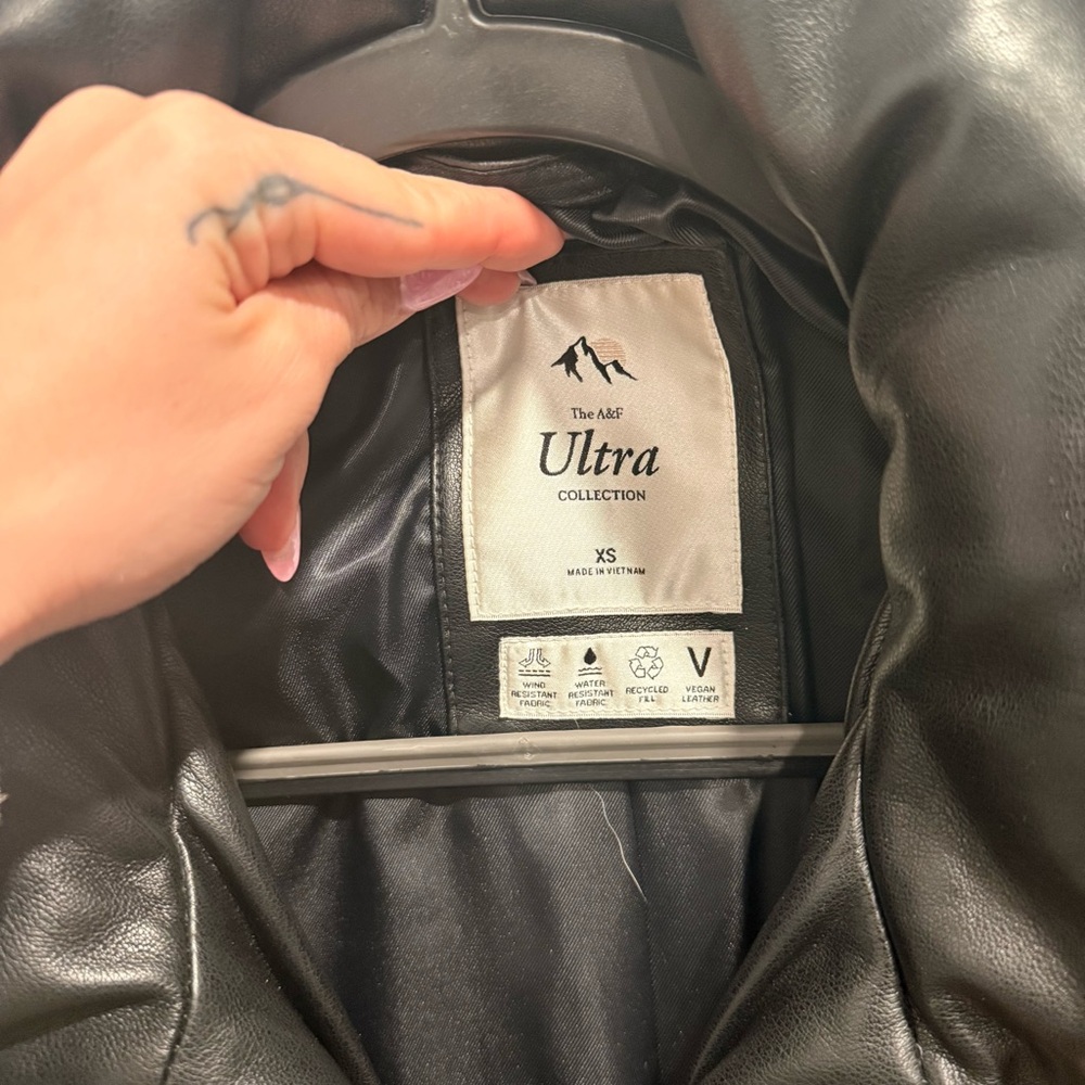 Abercrombie & Fitch Black Ultra Mini Vegan Leather Puffer - Picture 2 of 4